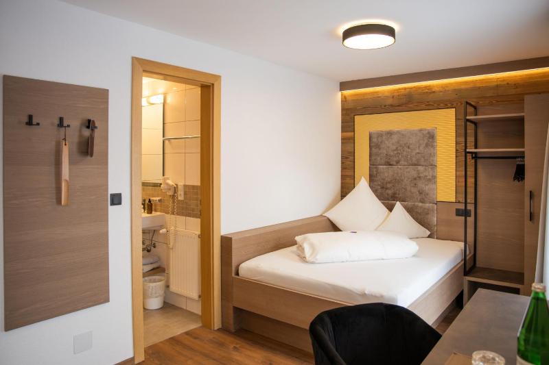 Single Room image 3