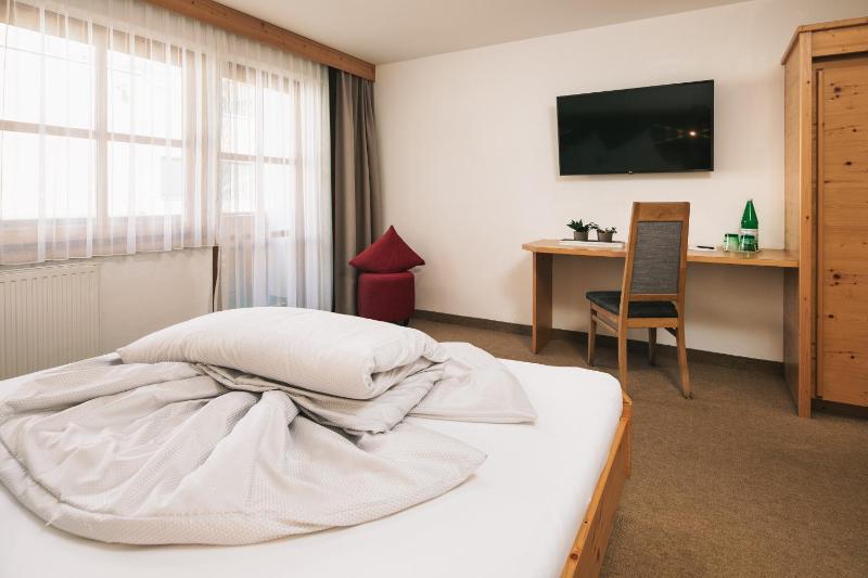 Double Room image 3