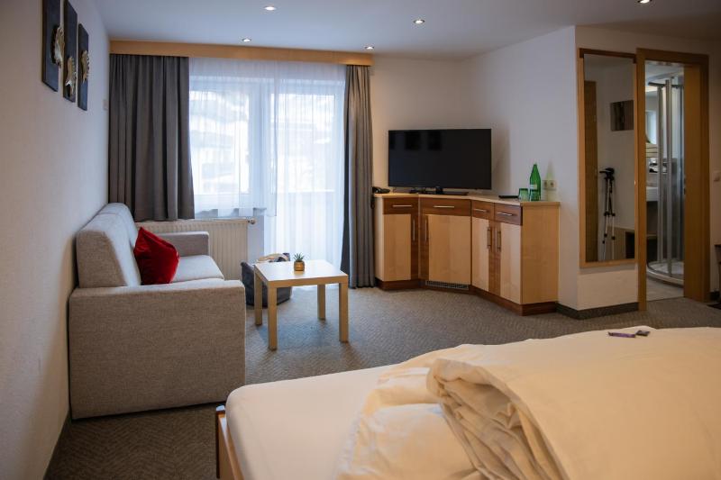 Superior Double Room image 3