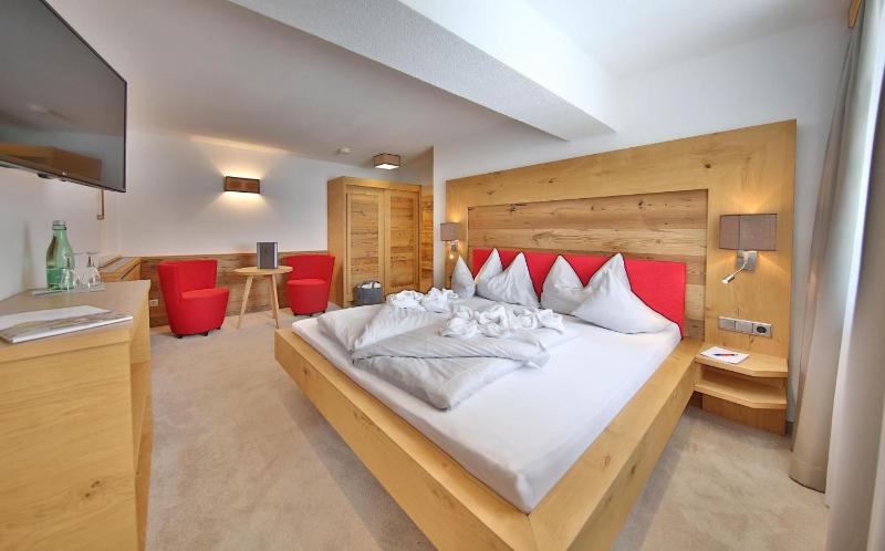 Double Room with Mountain View image 1