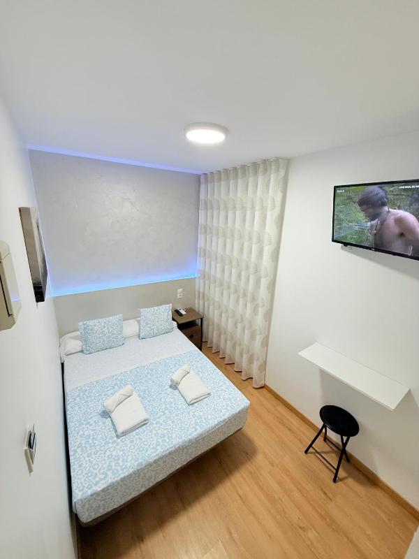 Double Room with Shared Bathroom image 4