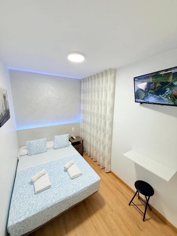 Double Room with Shared Bathroom image 3