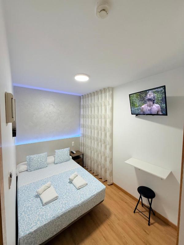 Double Room with Shared Bathroom image 2