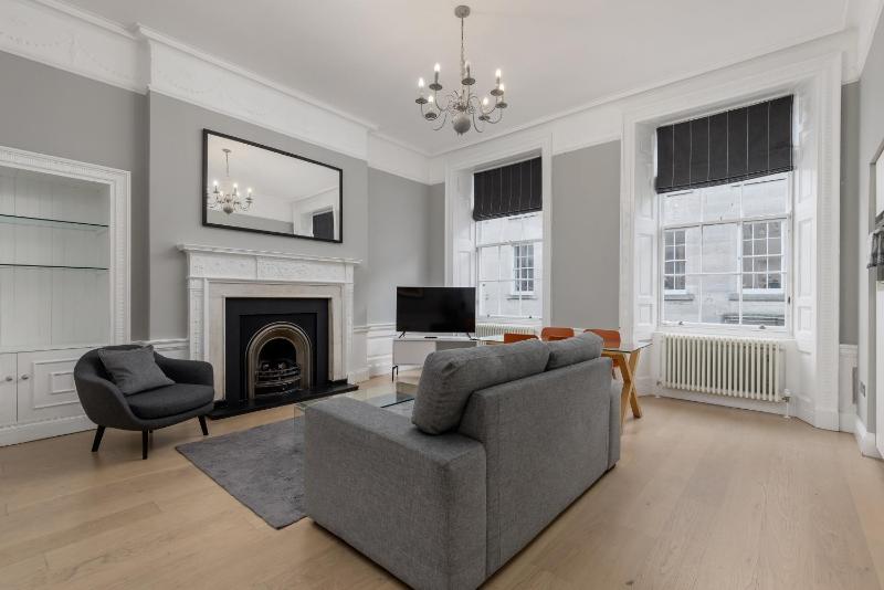 Superior One-Bedroom Apartment image 1