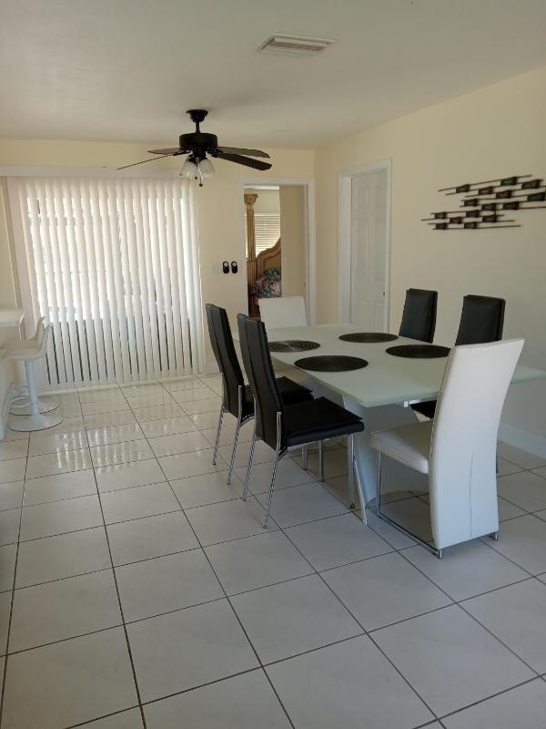villa - Sleeps 6 & sports boat - image 7