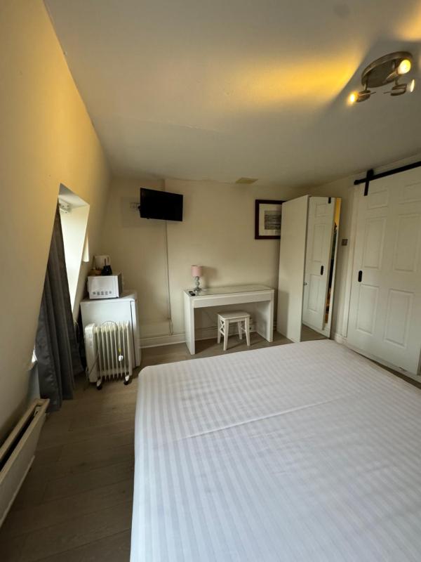 Deluxe Double Room image 2