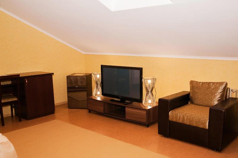 Superior Family Room image 4