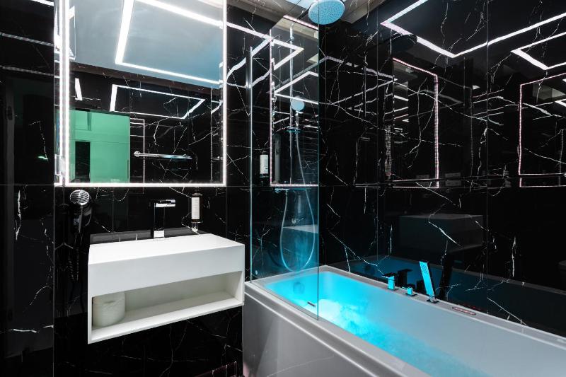 Luxury apartment with massage and Jacuzzi bathtub image 3