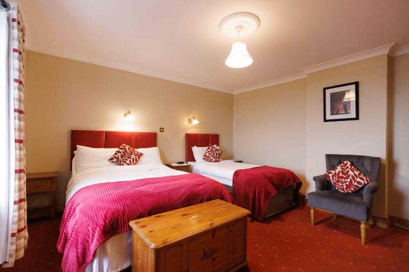 Double or Twin Room image 3