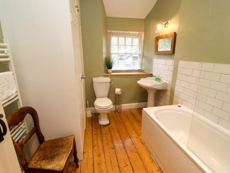 Ednas Cottage - image 25