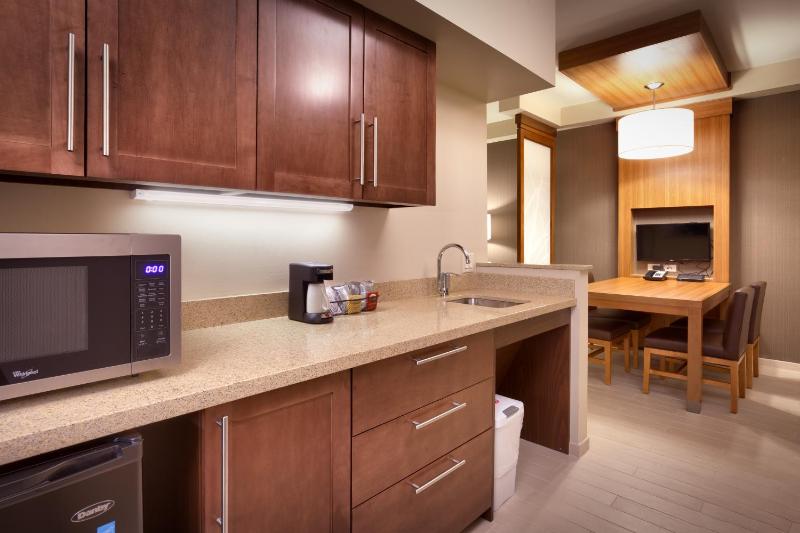 King Suite with Sofa Bed and Roll-In Shower - Disability Access image 3