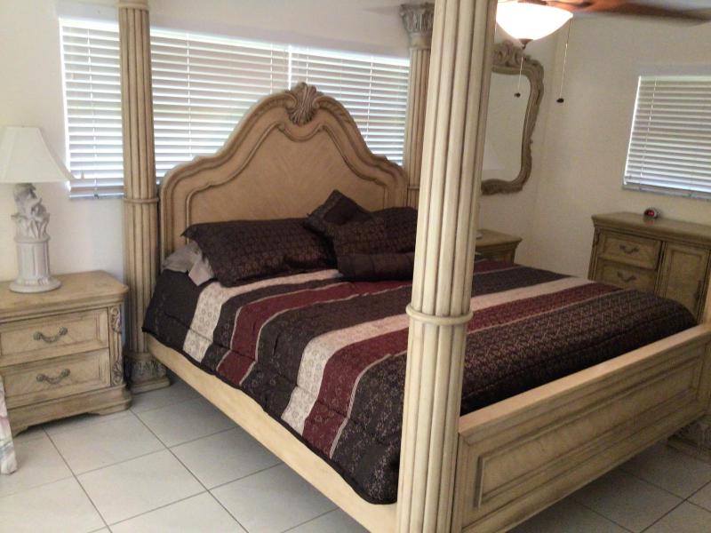 villa - Sleeps 6 & sports boat - image 11