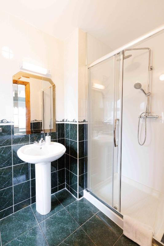 Family Room (2 Adults + 2 Children) image 3