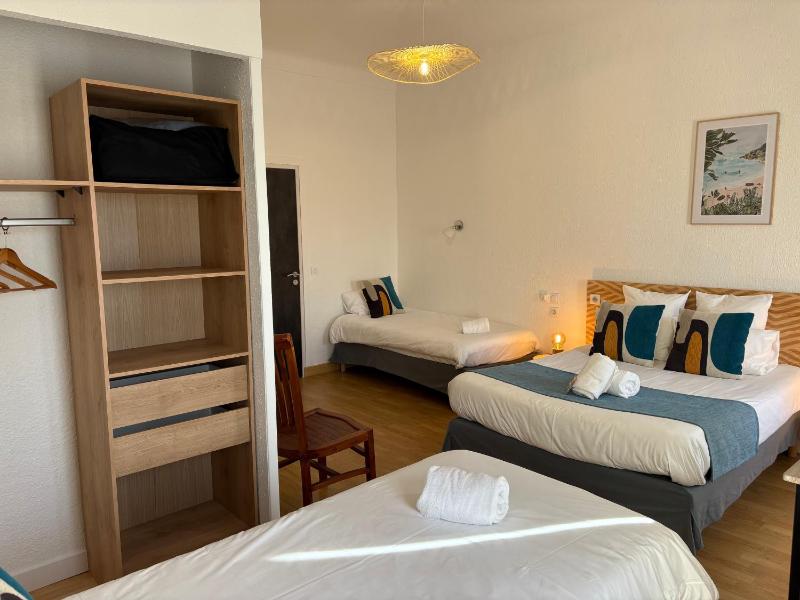 Family Room with City View  image 3