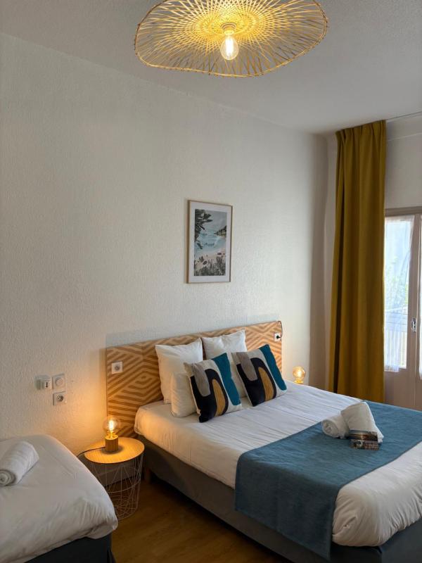 Family Room with City View  image 1