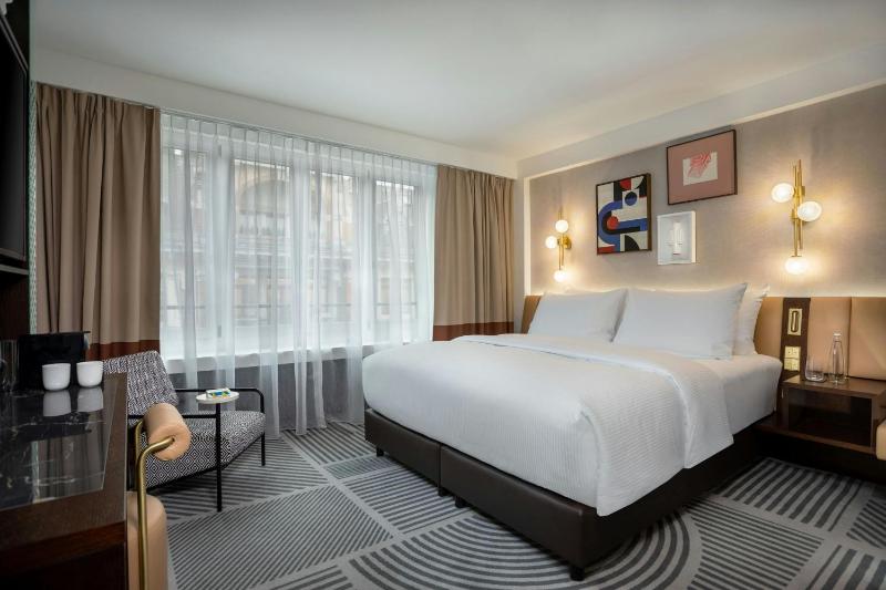Superior King Room image 1