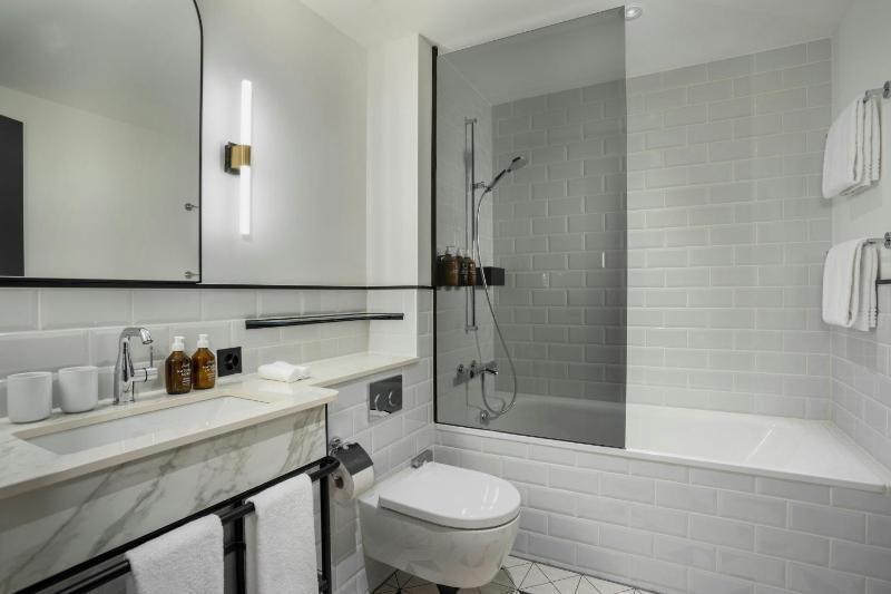 Superior Twin Room image 4