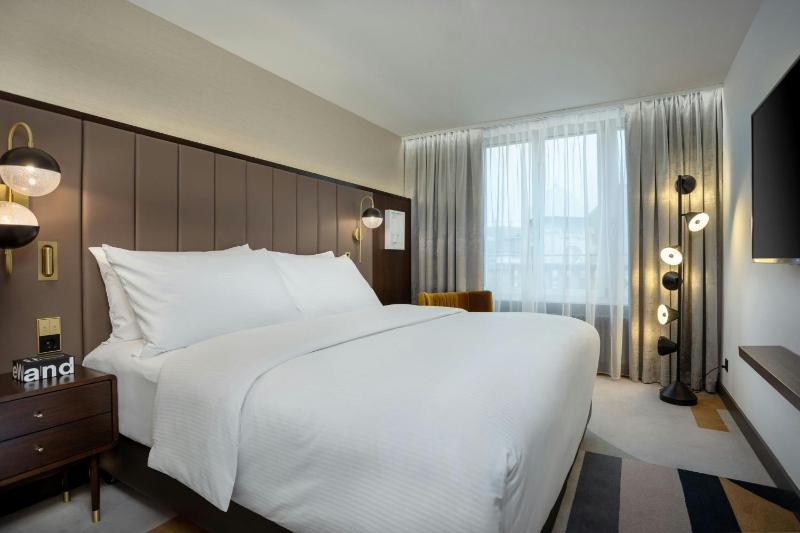 One-Bedroom King Suite with Rooftop Terrace image 1