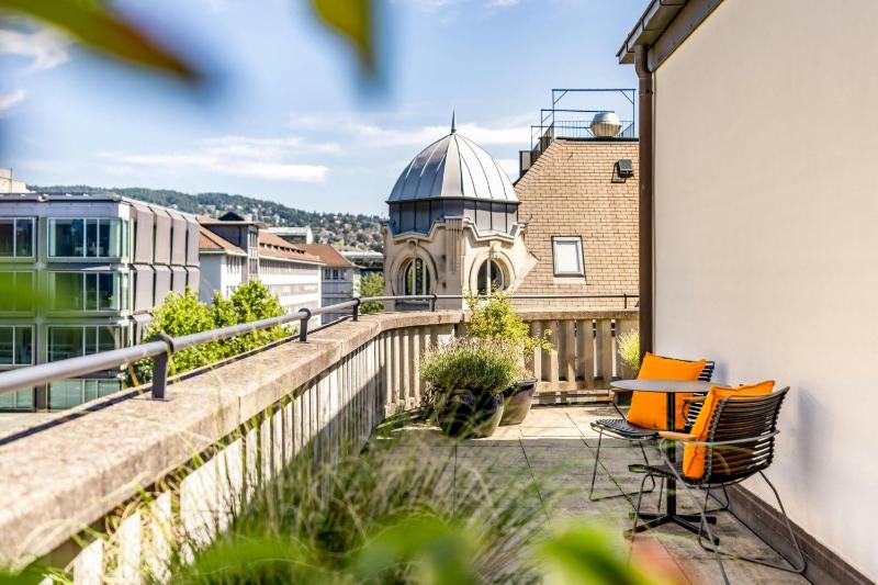 One-Bedroom King Suite with Rooftop Terrace image 2