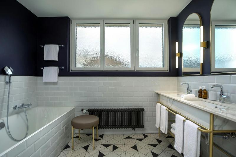 One-Bedroom King Suite with Rooftop Terrace image 3