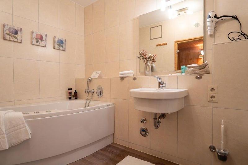 Haus-Ostseeapartments-am-Fehmarnsund-Wohnung-24-SUeDSTRANDBLICK - image 14