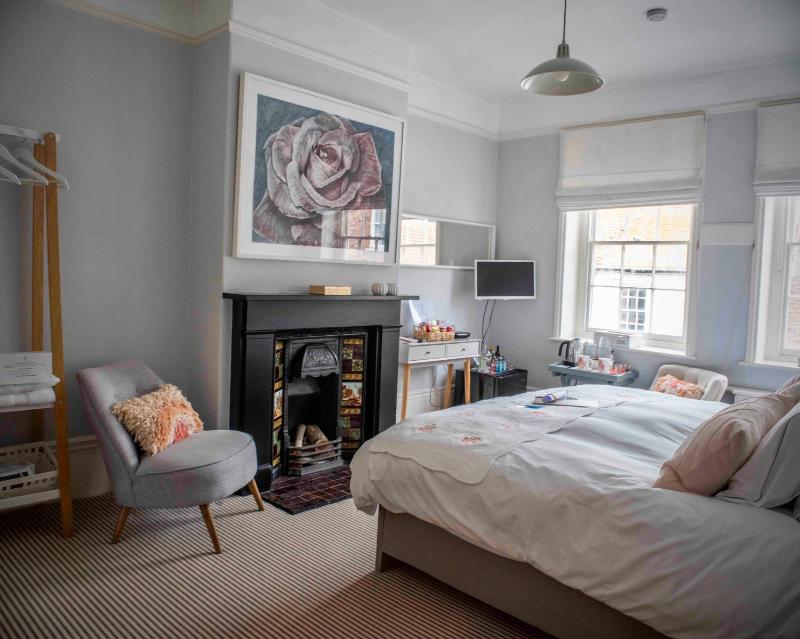 Deluxe King or Twin Room image 3
