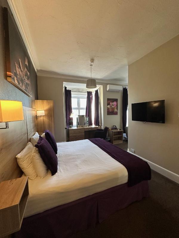 Deluxe Triple Room image 1