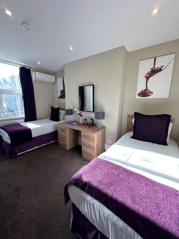 Standard Twin Room with Garden View image 1
