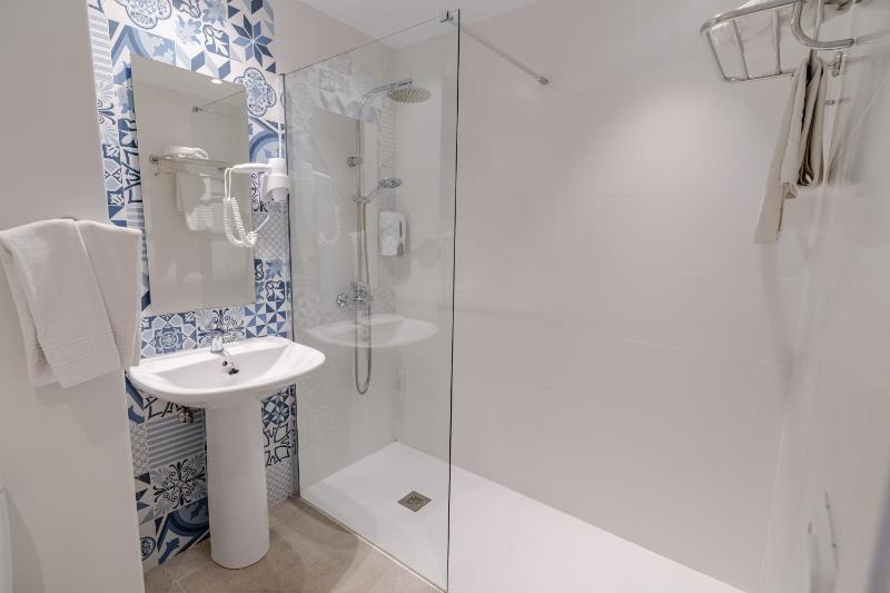 Single Room image 3