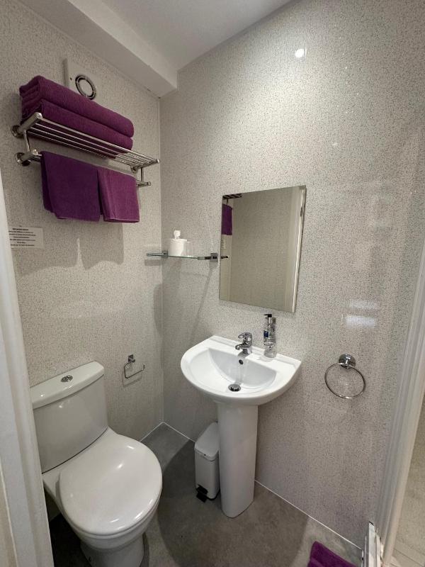 Small Double Room image 3