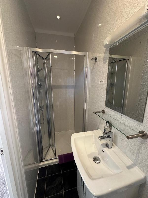 Deluxe Triple Room image 3