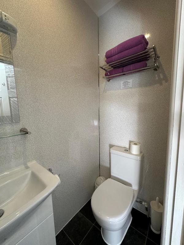 Standard Twin Room with Garden View image 2