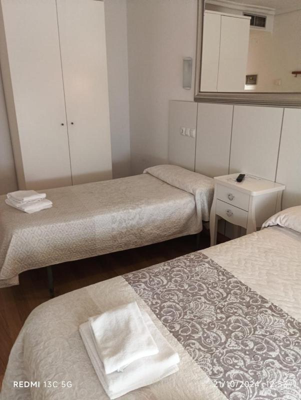 Double or Twin Room image 3