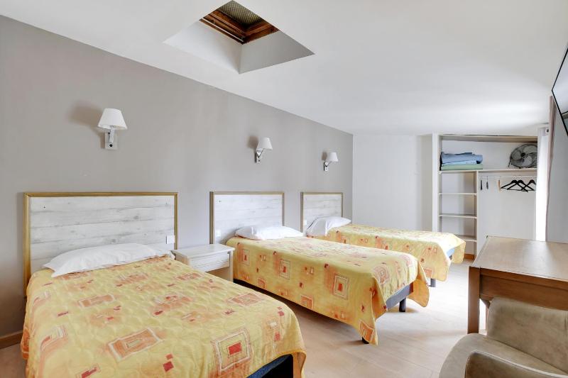 Comfort Triple Room image 1