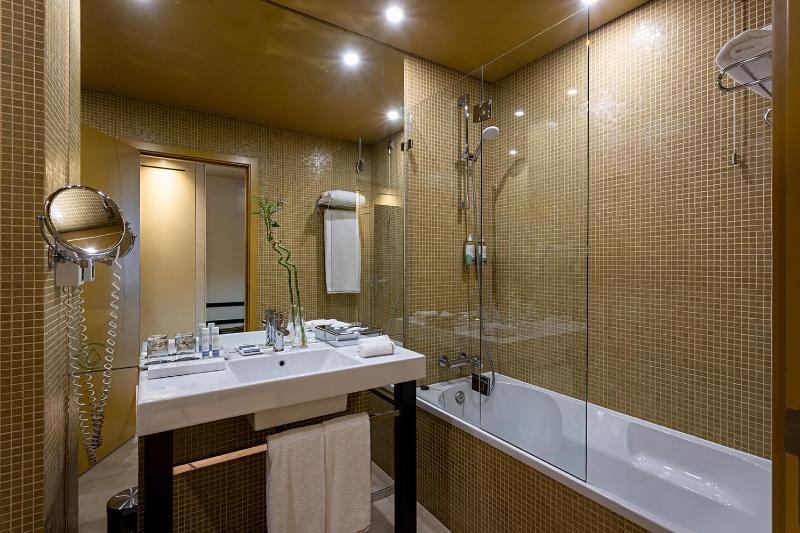 Superior Twin Room image 4