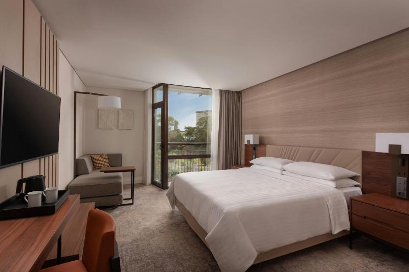 Signature King, Guest room, 1 King, Balcony image 4