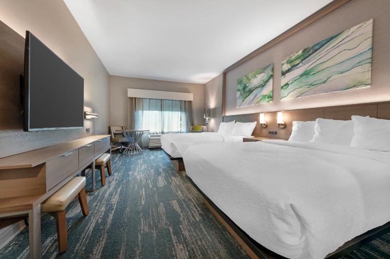 Queen Room with Two Queen Beds - Disability Access image 1
