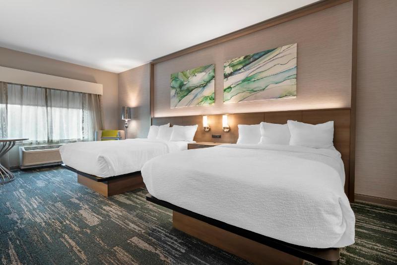 Queen Room with Two Queen Beds - Disability Access image 4