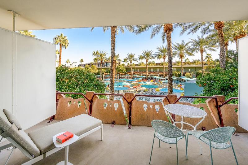 King Room with Pool View image 2