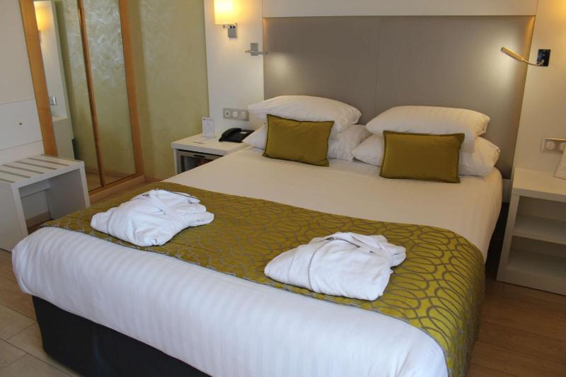 Best Western Plus Hotel Carlton - image 32