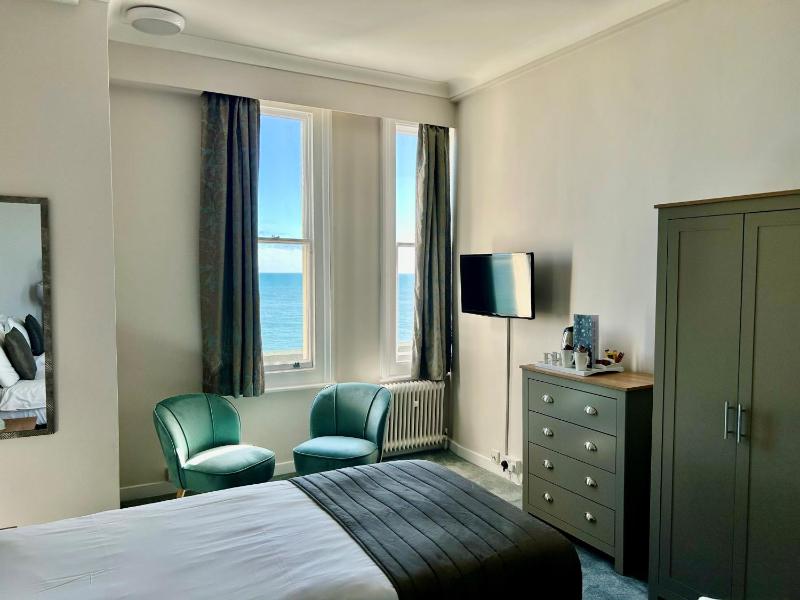 Twin Room with Sea View image 2