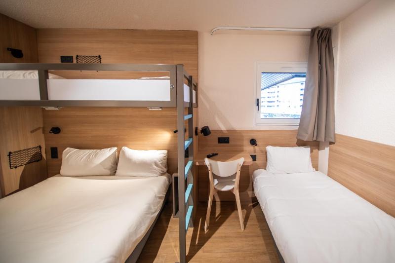 Quadruple Room (1 Double Bed + 2 Single Beds) image 3