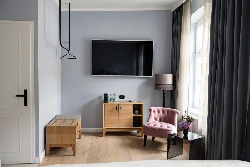 Large Double Room image 4