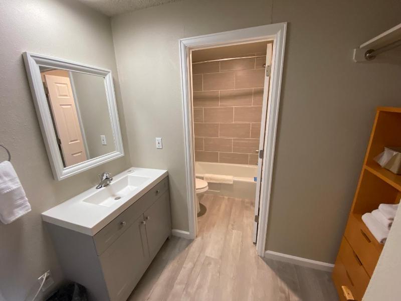 Standard Queen Room image 4
