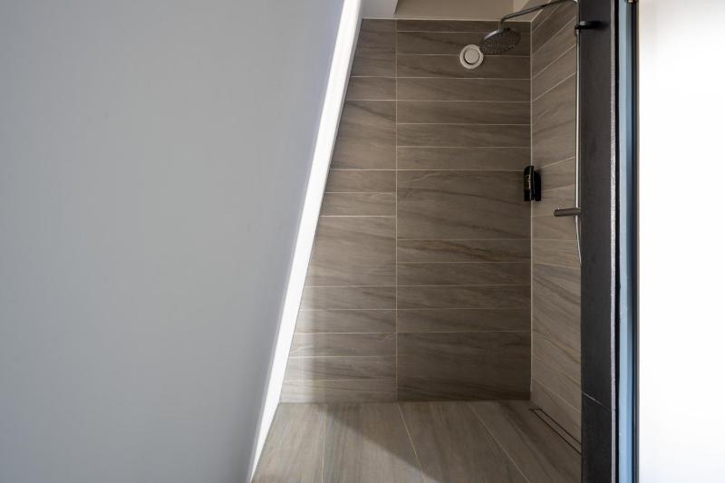 Small Double Room image 3