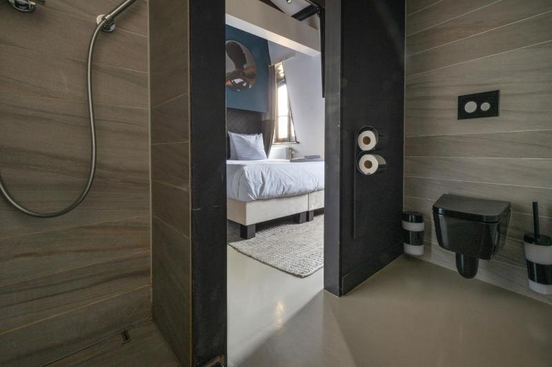 Small Double Room image 2