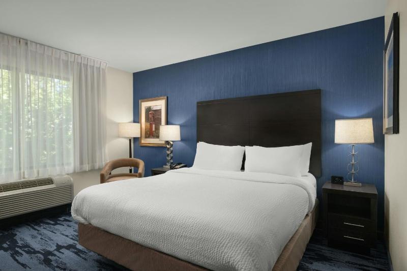 King Room with 1 King Bed image 1