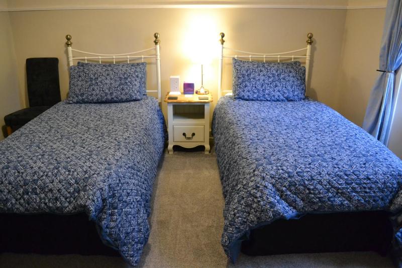 Twin Room Ensuite image 3