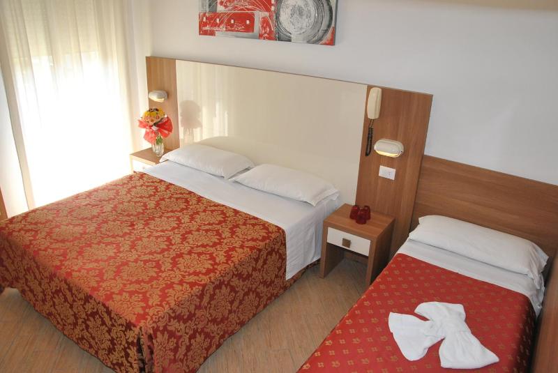 Double Room image 4
