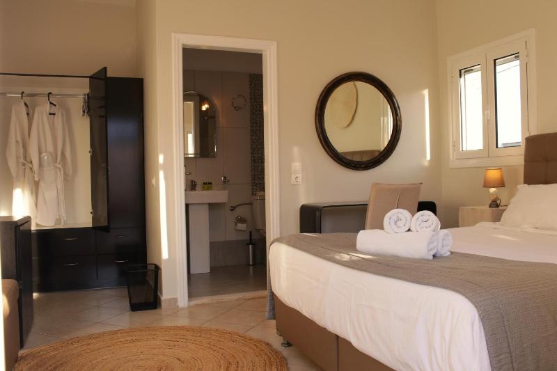 Budget Double Room image 3